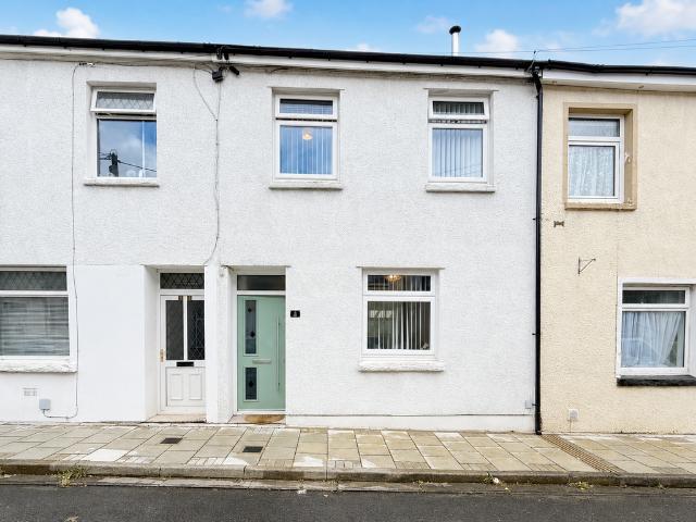 House for sale in Robertstown, Trecynon