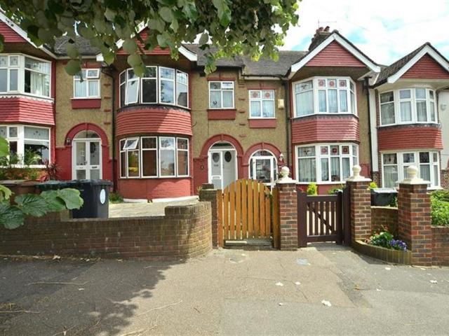 House for sale in Chingford Mount, Highams Park