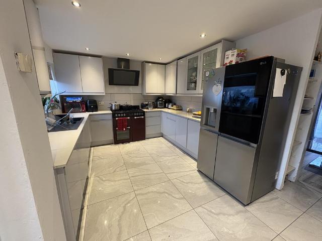 House for sale in Spring Park, Luton