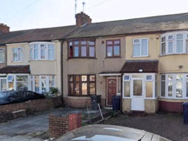 House for sale in London Borough of Ealing, Greenford