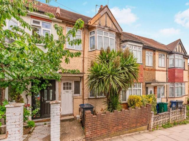 House for sale in Finchley, Greater London