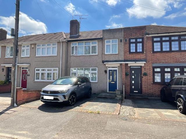 House for sale in Elm Park, Greater London