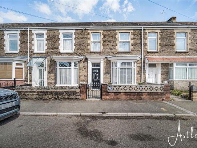 House for sale in Cimla, Neath