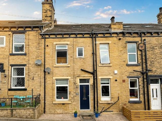 House for sale in Farsley, West Yorkshire