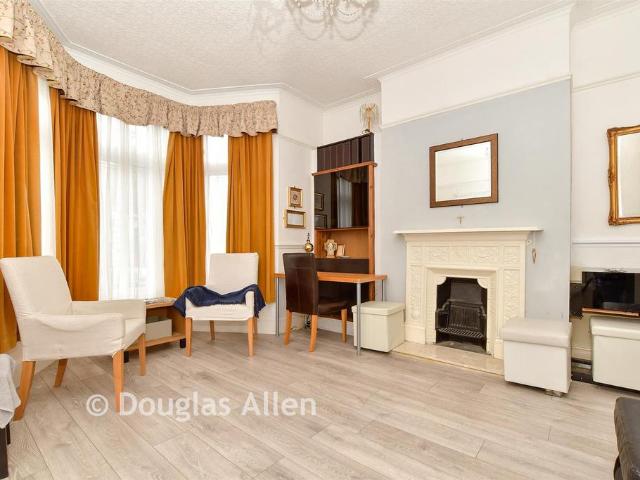 House for sale in Seven Kings, Greater London