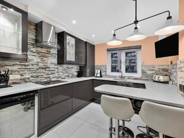 House for sale in Bromley-by-Bow, Poplar Grove