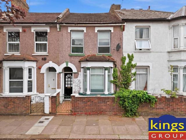 House for sale in Upper Edmonton, Greater London