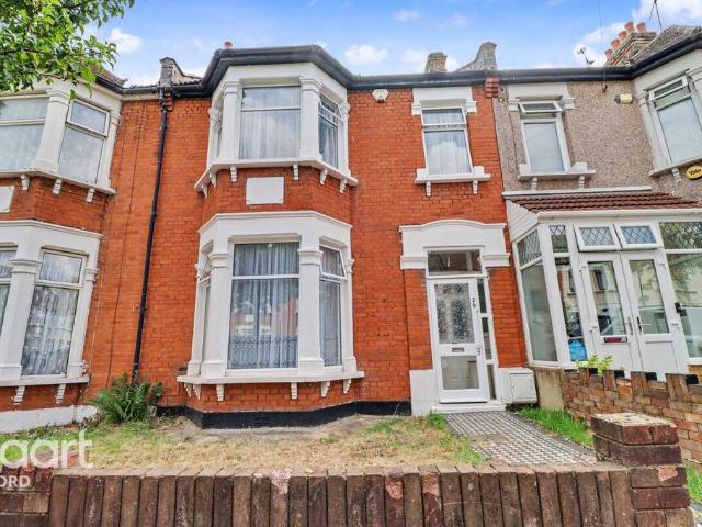 House for sale in London Borough of Redbridge, Greater London