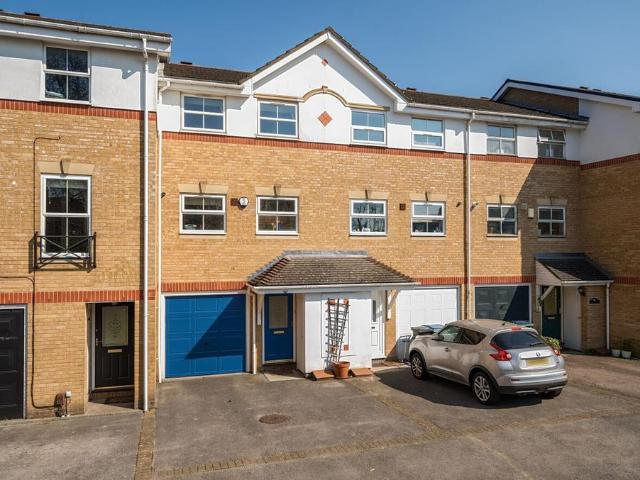 House for sale in Watford Heath, North Watford