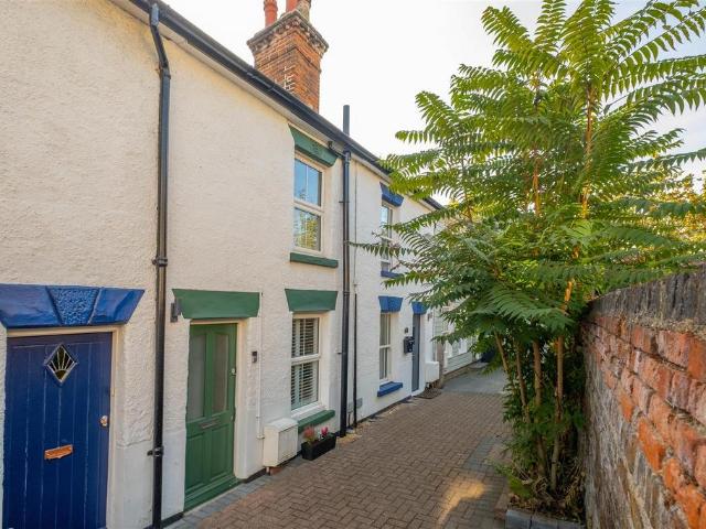 House for sale in Thames Ditton, Elmbridge