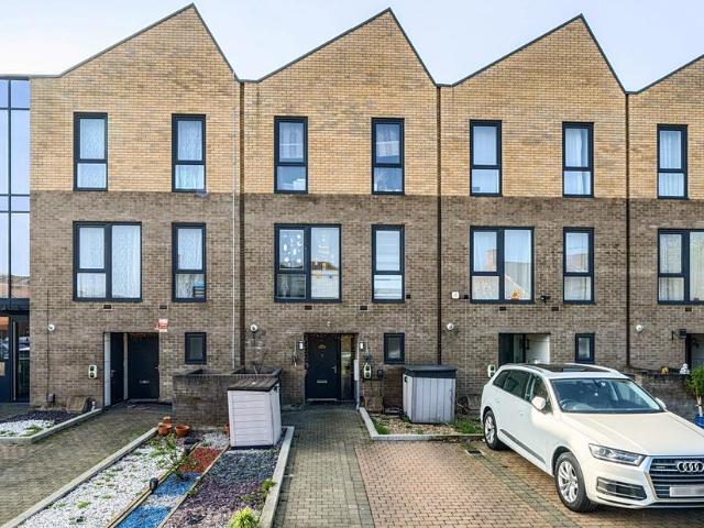 House for sale in Lane, Greater London
