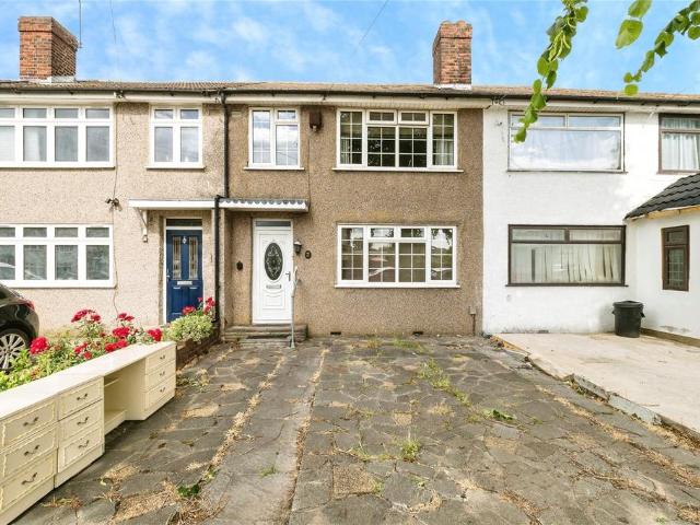 House for sale in Elm Park, Greater London