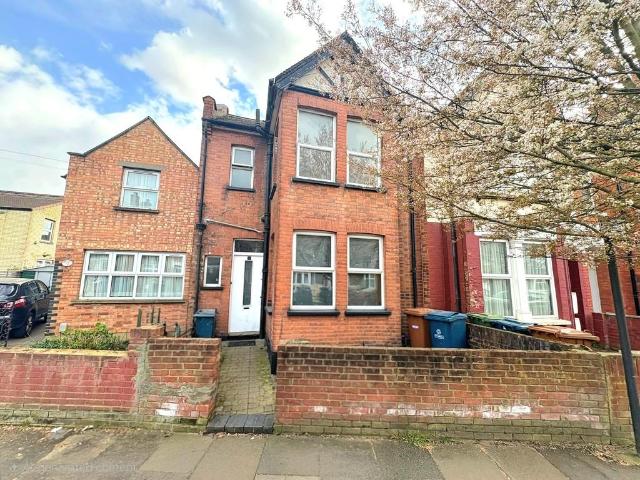 House for sale in Harrow Weald, Greater London