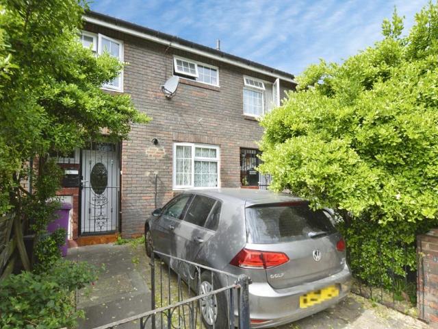 House for sale in Burdett Estate, Limehouse