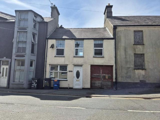 House for sale in Llanerchymedd, Wales