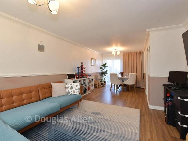 House for sale in Lee Chapel, Essex