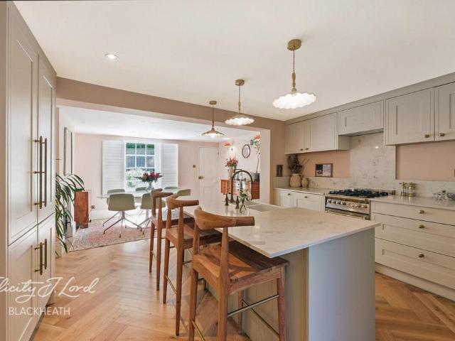House for sale in Charlton Riverside, Greater London