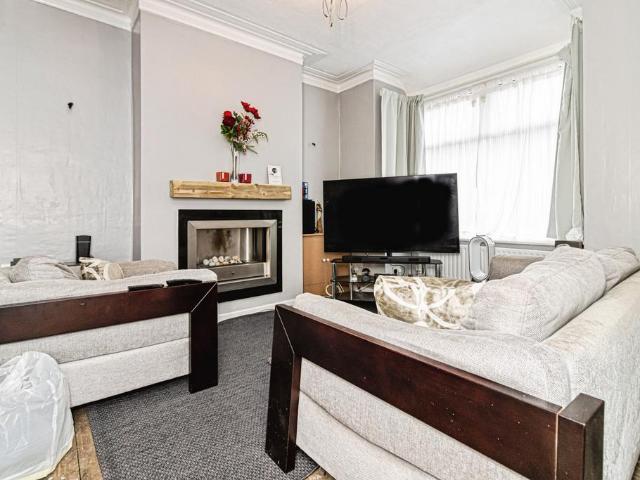 House for sale in Gorse Hill, Trafford Park