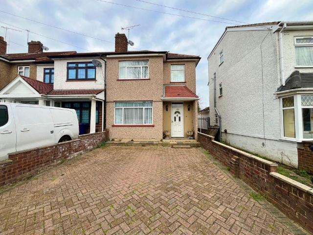 House for sale in London Borough of Ealing, Greenford