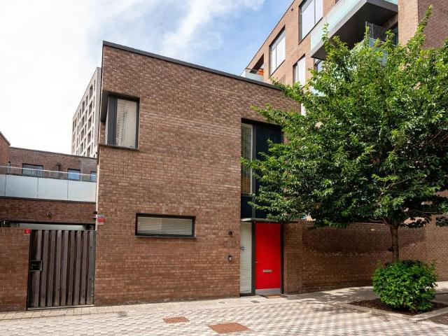 House for sale in East Greenwich, Greater London