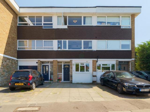House for sale in Mill Hill, Greater London