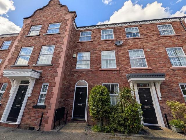 House for sale in Cheetham Fold, Greenheys