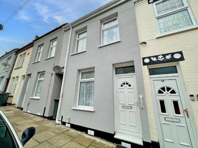 House for sale in Spring Park, Luton
