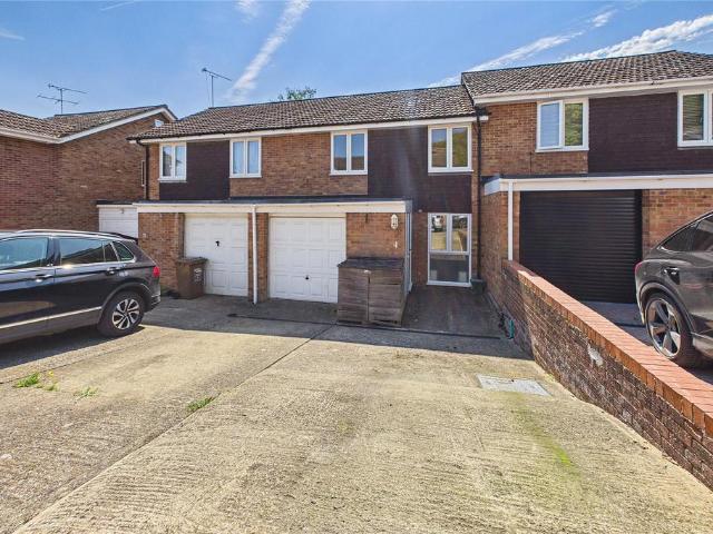 House for sale in Heol-las, Surrey