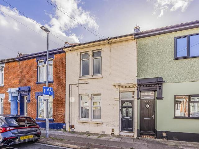 Flat for sale in Fratton, Portsmouth