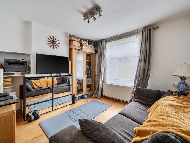 House for sale in Rosehill, Greater London