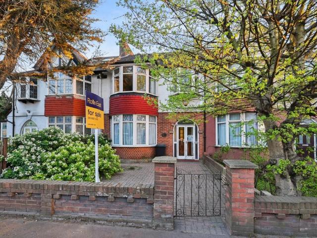 House for sale in London Borough of Ealing, Perivale