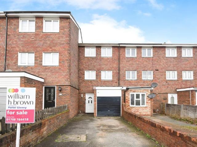 House for sale in Harold Hill, Greater London