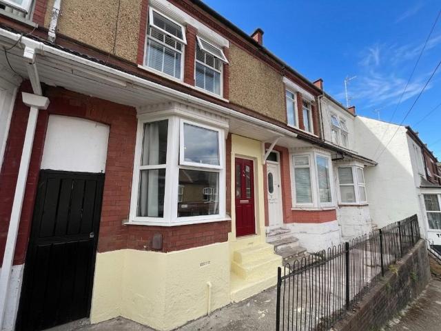House for sale in Spring Park, Luton