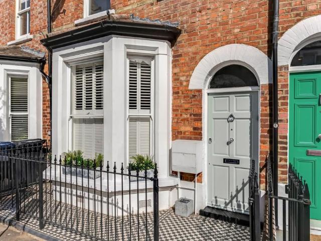 House for sale in Childs Hill, Greater London