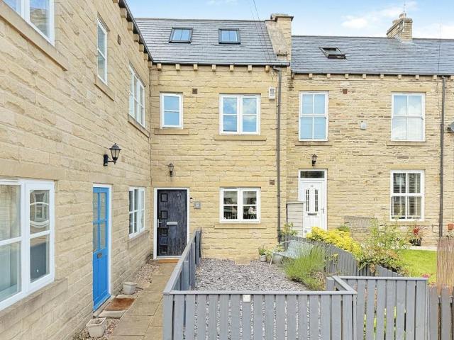 House for sale in Farsley, West Yorkshire