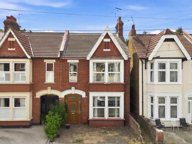 House for sale in Southend City Centre Neighbourhood, Alton Barnes