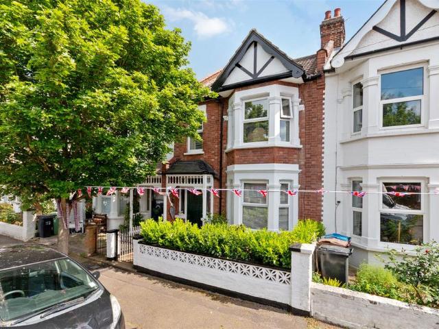 House for sale in Motspur Park, West Barnes