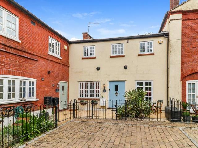 House for sale in Batchworth, Hertfordshire