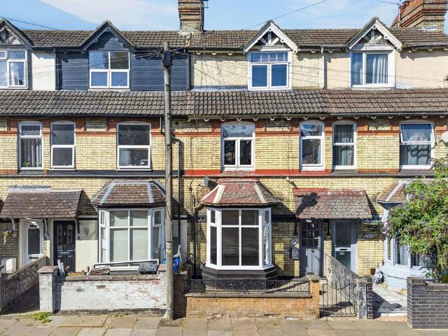 House for sale in Brambleside, Kettering