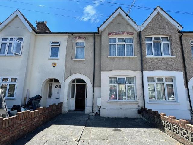 House for sale in London Borough of Hounslow, Feltham
