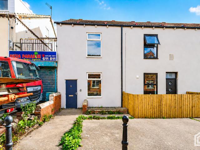 House for sale in Kinsley, West Yorkshire