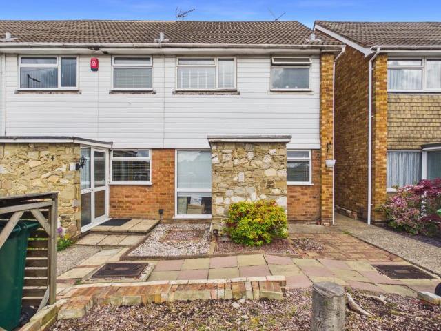 House for sale in Littleton Common, Lower Halliford