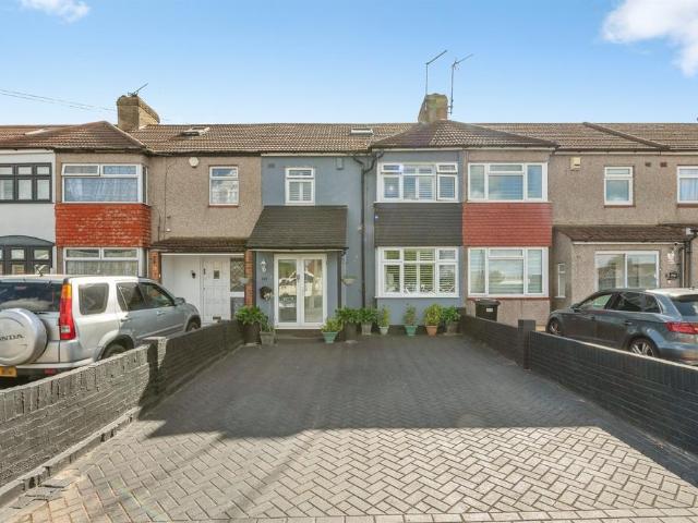 House for sale in South Hornchurch, Greater London