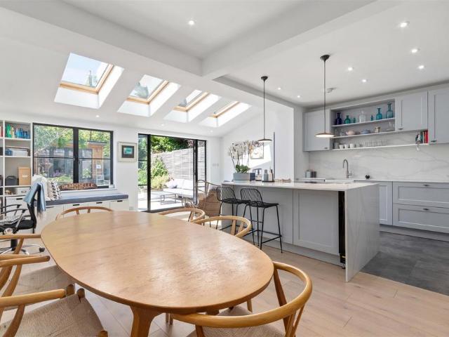 House for sale in London Borough of Merton, Raynes Park