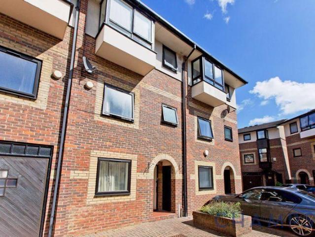 House for sale in Isle Of Dogs, Greater London