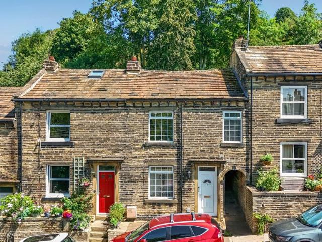 House for sale in Luddenden, West Yorkshire