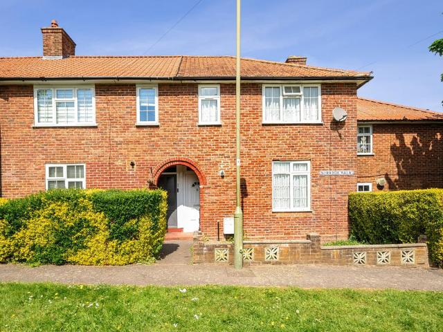 House for sale in Burnt Oak, Greater London