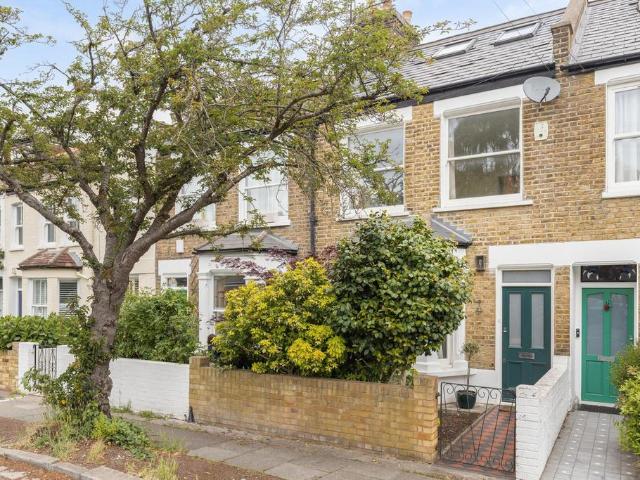 House for sale in London Borough of Hounslow, Strand