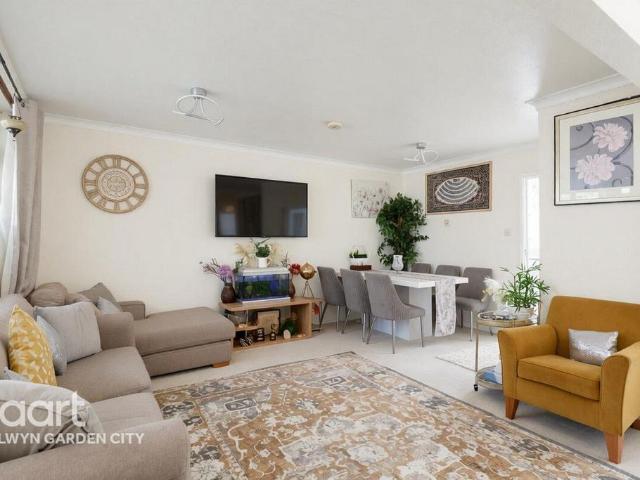 House for sale in Oxlease, Welwyn Hatfield