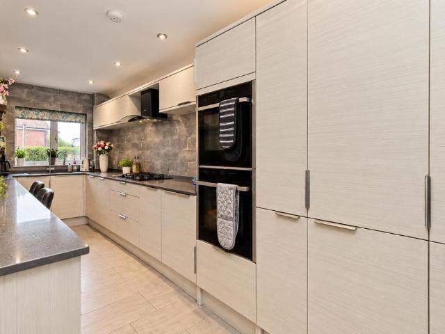House for sale in Borehamwood, Hertsmere